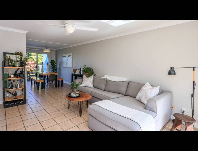 2 BEDROOM APARTMENT FOR SALE IN UMHLANGA CENTRAL